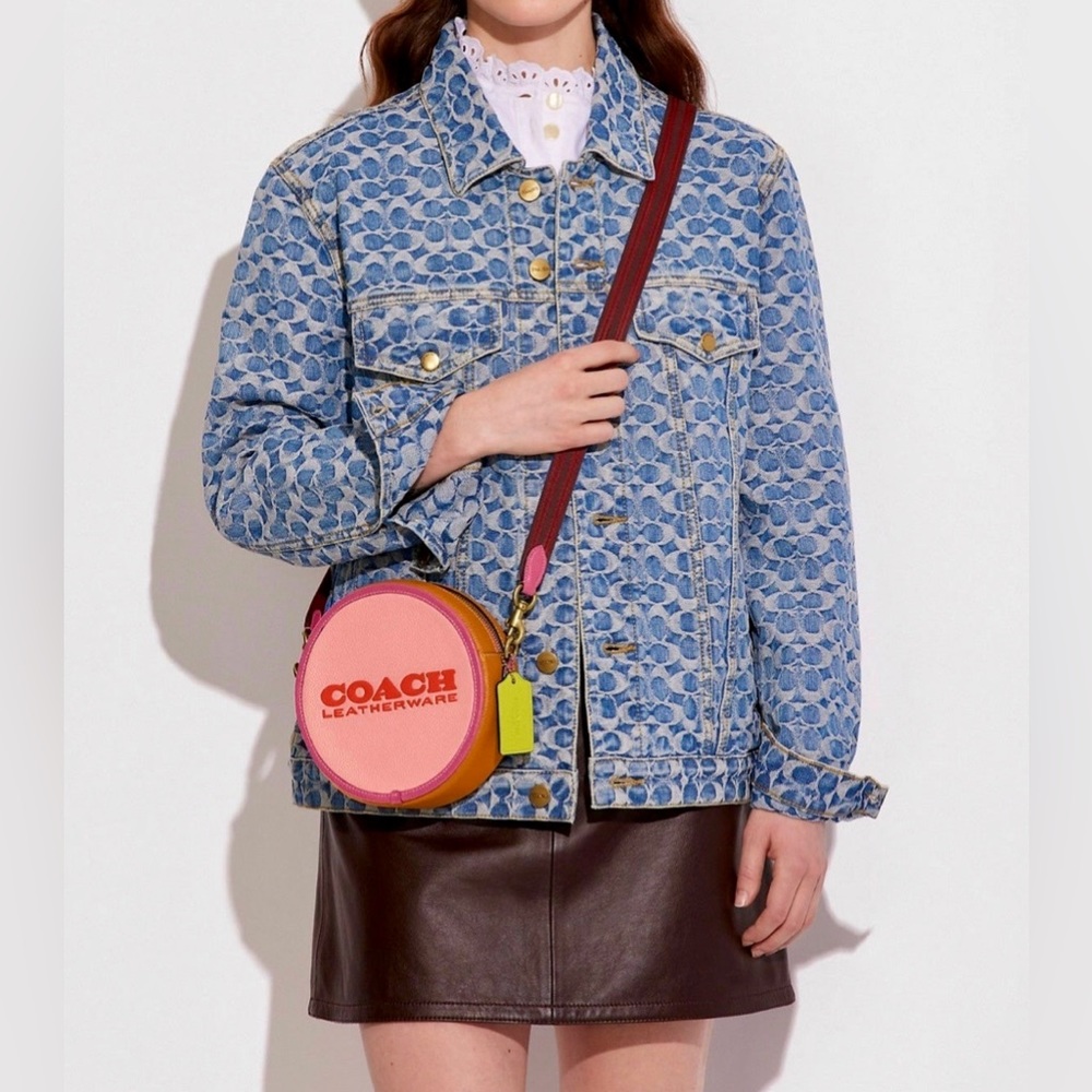 100% AUTHENTIC Coach Kia Circle Bag crossbody.